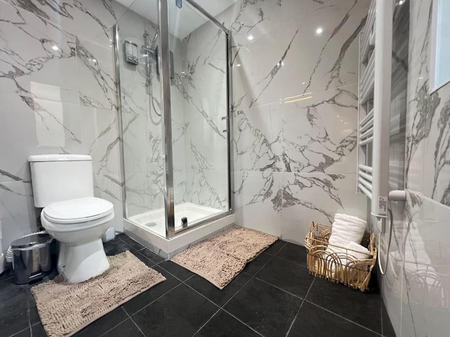 Master Suite In Central Southampton Exterior photo